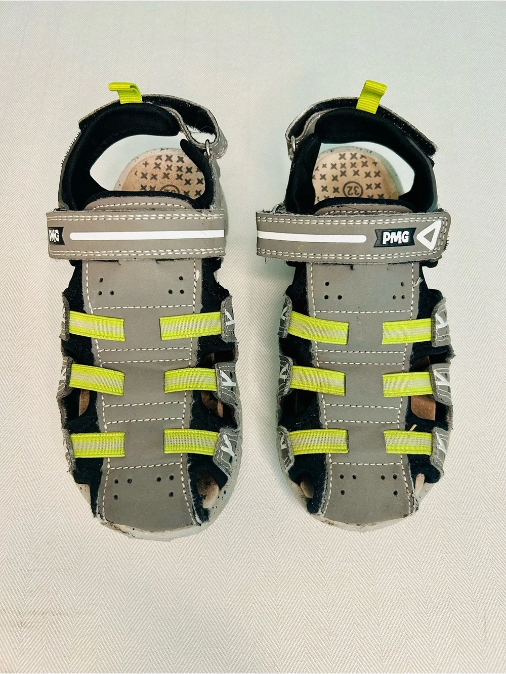 Primigi Big Boys' Gray and Yellow Lightweight Leather Closed-Toe Sandals